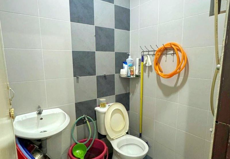 Menglembu Taman Desa Rishah Permai 3 Storey Terrace House Good Condition 