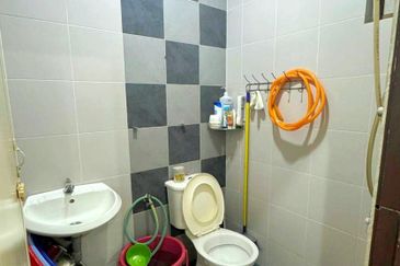 Menglembu Taman Desa Rishah Permai 3 Storey Terrace House Good Condition 
