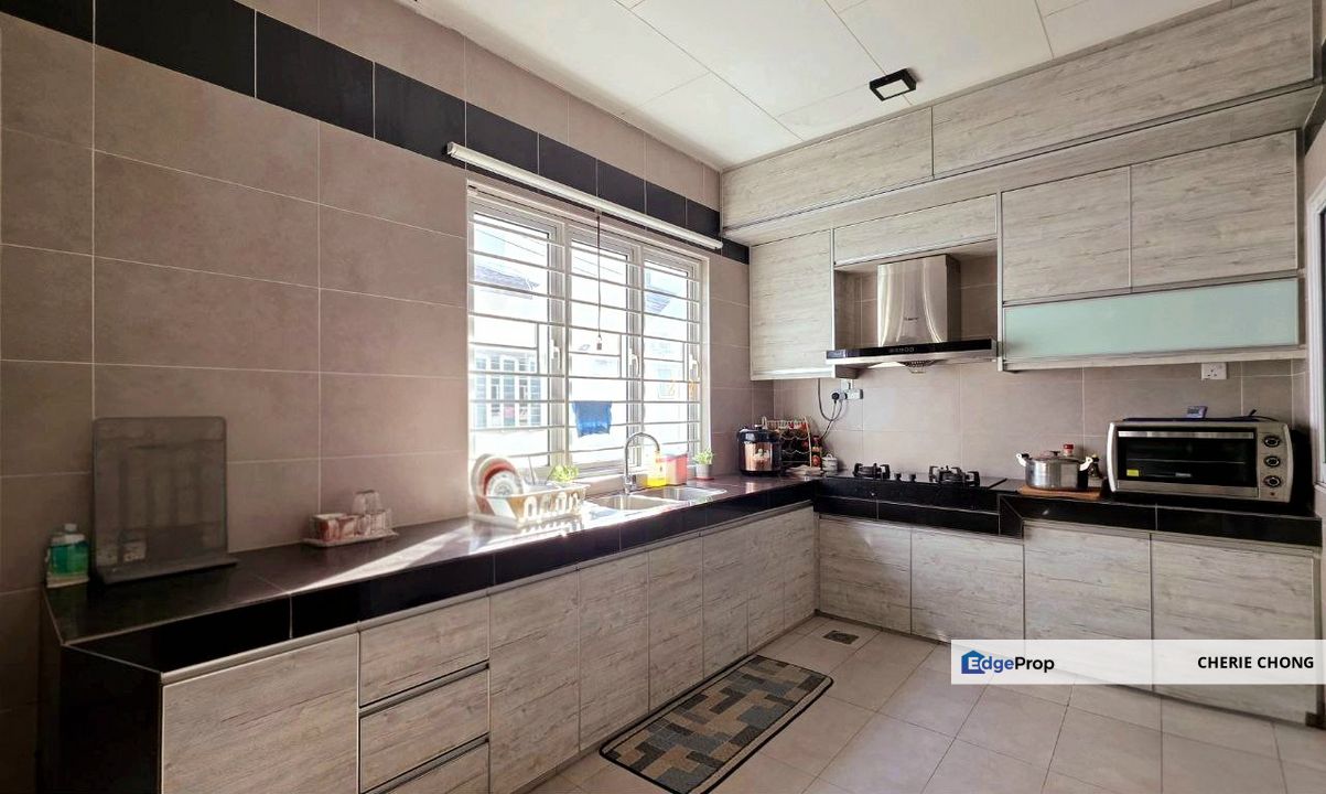 Seri Beringin Botani Tastefully Renovated Spacious 2 Storey Superlink House Gated Guarded , Perak, Ipoh