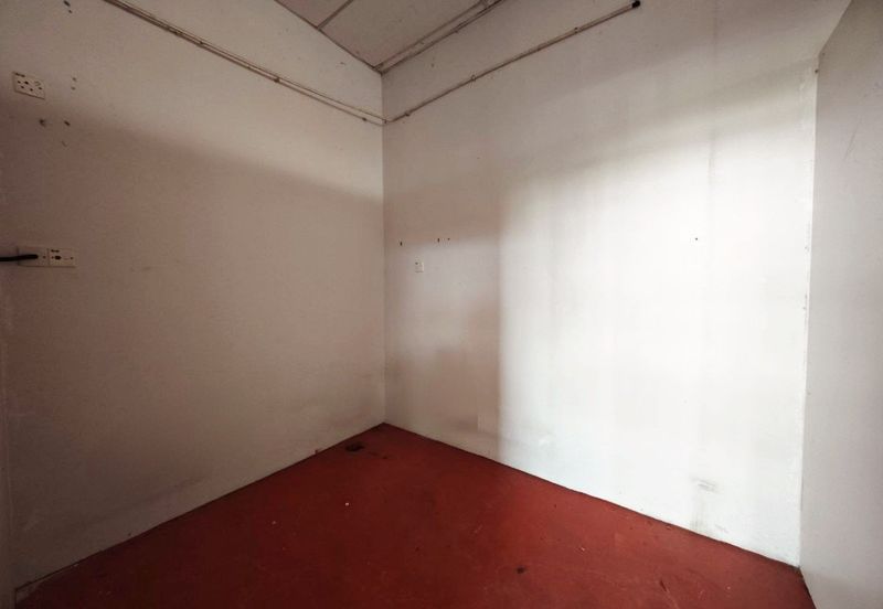 Tasek Kawasan Perindustrian IGB 2 Storey Semi-D Factory Spacious Land With Partition 