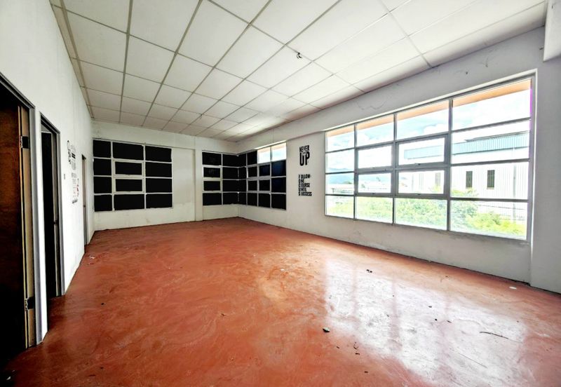 Tasek Kawasan Perindustrian IGB 2 Storey Semi-D Factory Spacious Land With Partition 