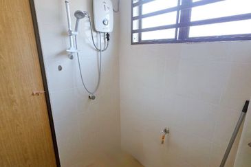 Kuala Kangsar Bukit Merchu Freehold 2 Storey Terrace Intermediate Corner House With Huge Land 