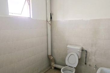 Kawasan Perindustrian Menglembu Good Condition 1.5 Storey Terrace Factory With 3 Bathrooms 