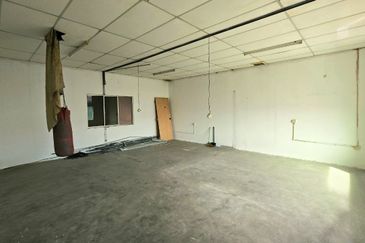 Kawasan Perindustrian Menglembu Good Condition 1.5 Storey Terrace Factory With 3 Bathrooms 