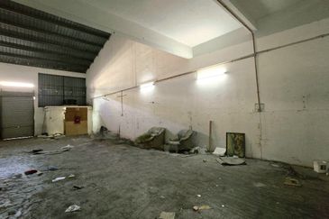 Kawasan Perindustrian Menglembu Good Condition 1.5 Storey Terrace Factory With 3 Bathrooms 