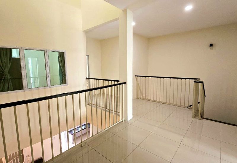 Lahat Bercham Nice 2 Storey Terrace House Facing Field With 2 Balconies High Ceiling 