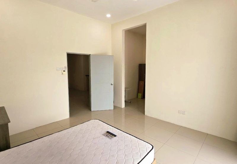 Lahat Bercham Nice 2 Storey Terrace House Facing Field With 2 Balconies High Ceiling 