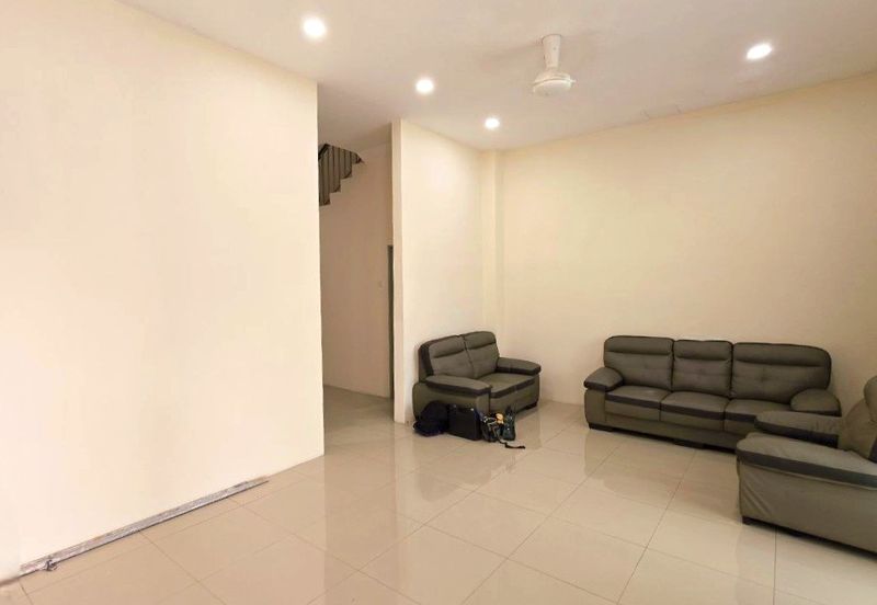 Lahat Bercham Nice 2 Storey Terrace House Facing Field With 2 Balconies High Ceiling 