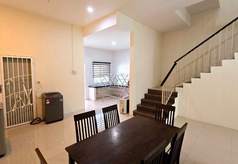 Lahat Bercham Nice 2 Storey Terrace House Facing Field With 2 Balconies High Ceiling 