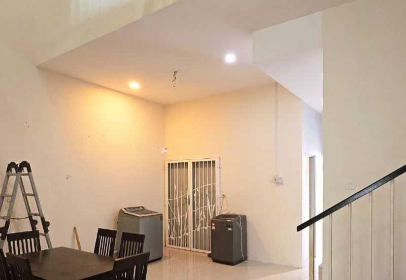Lahat Bercham Nice 2 Storey Terrace House Facing Field With 2 Balconies High Ceiling 