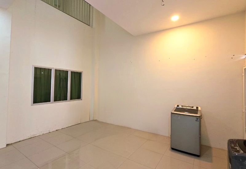 Lahat Bercham Nice 2 Storey Terrace House Facing Field With 2 Balconies High Ceiling 