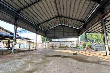 Silibin First Garden Bungalow Factory 2 Access Gates With Office Matured Industrial Area