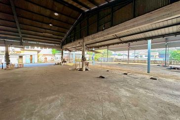 Silibin First Garden Bungalow Factory 2 Access Gates With Office Matured Industrial Area