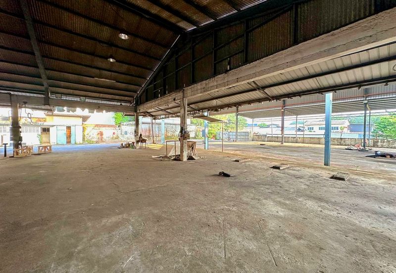 Silibin First Garden Bungalow Factory 2 Access Gates With Office Matured Industrial Area