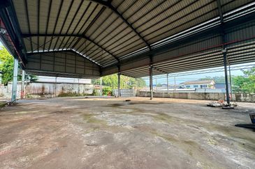 Silibin First Garden Bungalow Factory 2 Access Gates With Office Matured Industrial Area