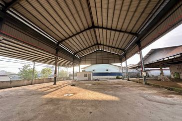 Silibin First Garden Bungalow Factory 2 Access Gates With Office Matured Industrial Area