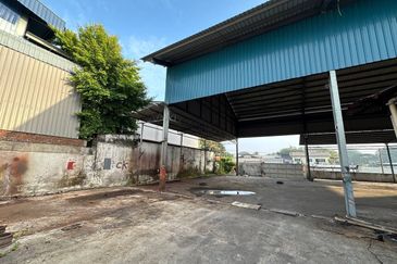 Silibin First Garden Bungalow Factory 2 Access Gates With Office Matured Industrial Area