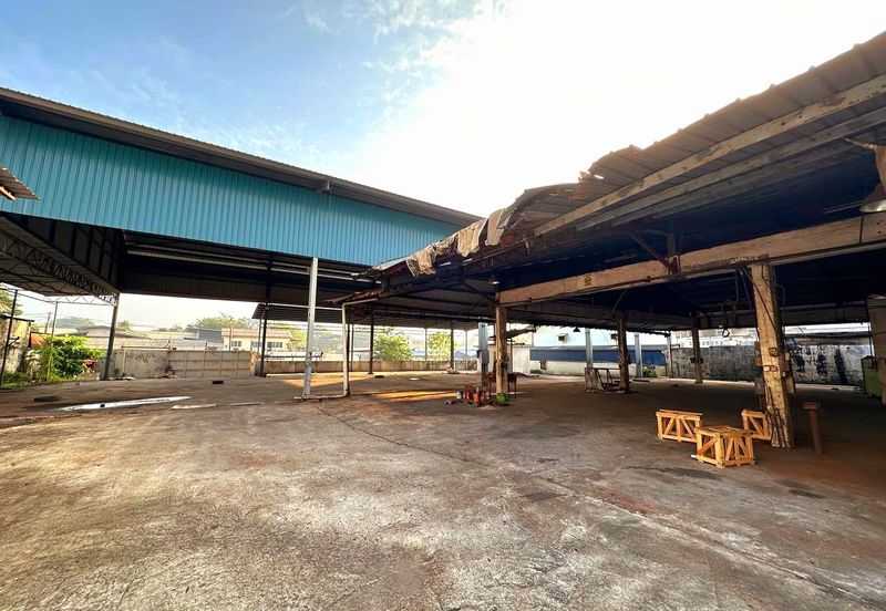 Silibin First Garden Bungalow Factory 2 Access Gates With Office Matured Industrial Area