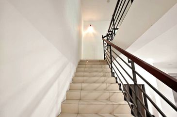 Green Park Lapangan Perdana Nice Spacious 2 Storey Semi-D House Gated Guarded Easy Access Botani Gunung Rapat Station 18