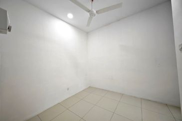 Green Park Lapangan Perdana Nice Spacious 2 Storey Semi-D House Gated Guarded Easy Access Botani Gunung Rapat Station 18