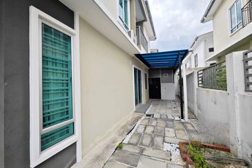 Green Park Lapangan Perdana Nice Spacious 2 Storey Semi-D House Gated Guarded Easy Access Botani Gunung Rapat Station 18