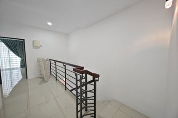 Green Park Lapangan Perdana Nice Spacious 2 Storey Semi-D House Gated Guarded Easy Access Botani Gunung Rapat Station 18