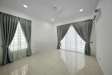 Green Park Lapangan Perdana Nice Spacious 2 Storey Semi-D House Gated Guarded Easy Access Botani Gunung Rapat Station 18