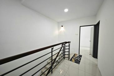 Green Park Lapangan Perdana Nice Spacious 2 Storey Semi-D House Gated Guarded Easy Access Botani Gunung Rapat Station 18