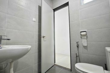 Green Park Lapangan Perdana Nice Spacious 2 Storey Semi-D House Gated Guarded Easy Access Botani Gunung Rapat Station 18