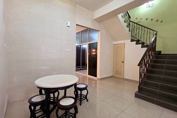 East Gate Bercham Nice Spacious 2 Storey Terrace House Gated Guarded Fully Aircond Easy Access Ipoh Garden 