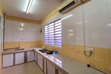 East Gate Bercham Nice Spacious 2 Storey Terrace House Gated Guarded Fully Aircond Easy Access Ipoh Garden 