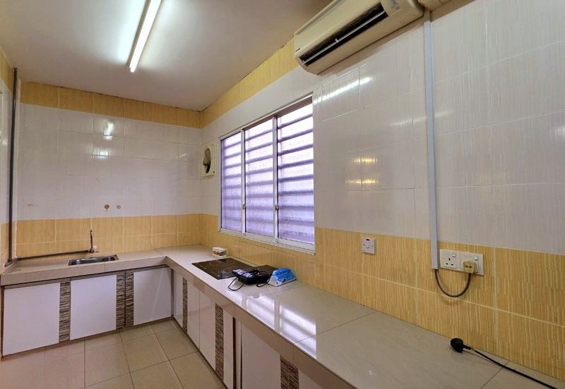 East Gate Bercham Nice Spacious 2 Storey Terrace House Gated Guarded Fully Aircond Easy Access Ipoh Garden 