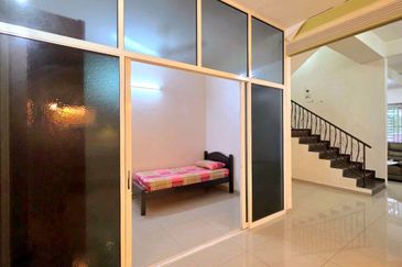 East Gate Bercham Nice Spacious 2 Storey Terrace House Gated Guarded Fully Aircond Easy Access Ipoh Garden 