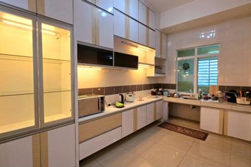 East Gate Bercham Nice Spacious 2 Storey Terrace House Gated Guarded Fully Aircond Easy Access Ipoh Garden 