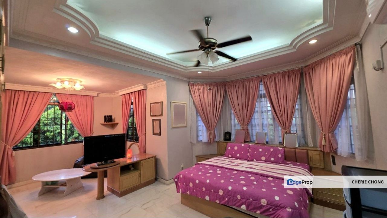 Taman Golf Tiger Lane Beautiful 2 Storey Semi-D House Ample Parking Space , Perak, Ipoh