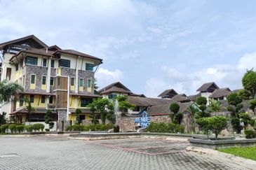 Avenue 2, Lake Valley