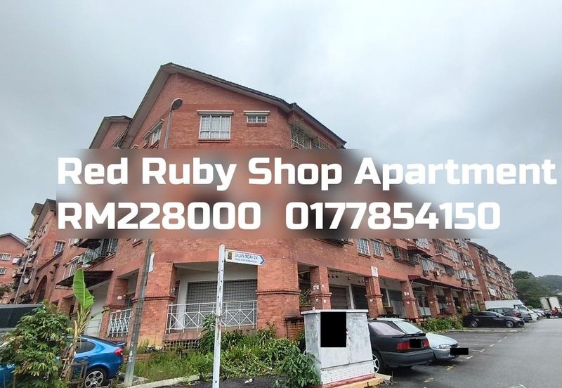 Red Ruby Shop Apartment Apartment