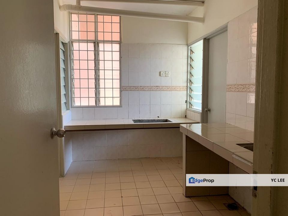 Nice Fresh Air! MRT nearby! Gym and pool for your enjoyment!Strict Security!, Selangor, Batu 9th Cheras