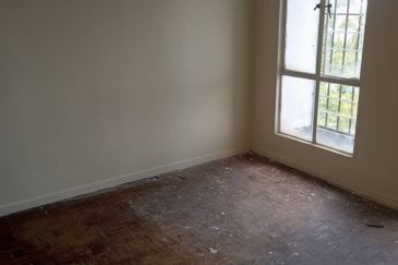 Taman Cuepacs Shop for Sale