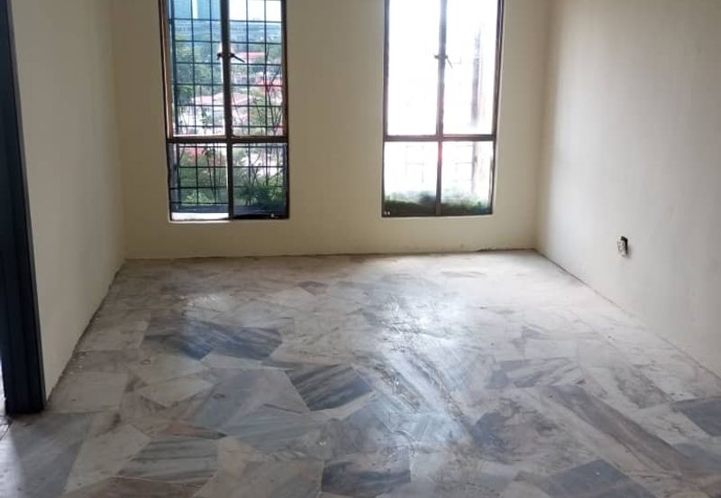 Taman Cuepacs Shop for Sale