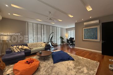 A Grand Bungalow Contemporary Designed for Space, Style & Generations