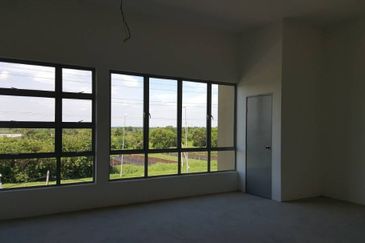 Taman Seraya near Taman Muda 3 storey shop ( 3 Adjoining ) 60 x 70