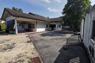 Titiwangsa Spacious Single Storey Bungalow For Sale