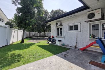 Titiwangsa Spacious Single Storey Bungalow For Sale