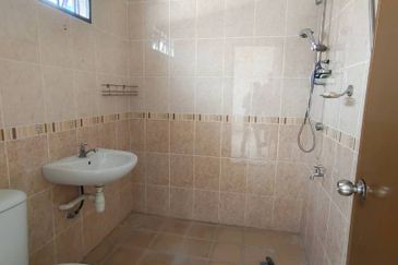 2 Storey Bungalow @ Kuala Ampang, Hulu Klang For Rent