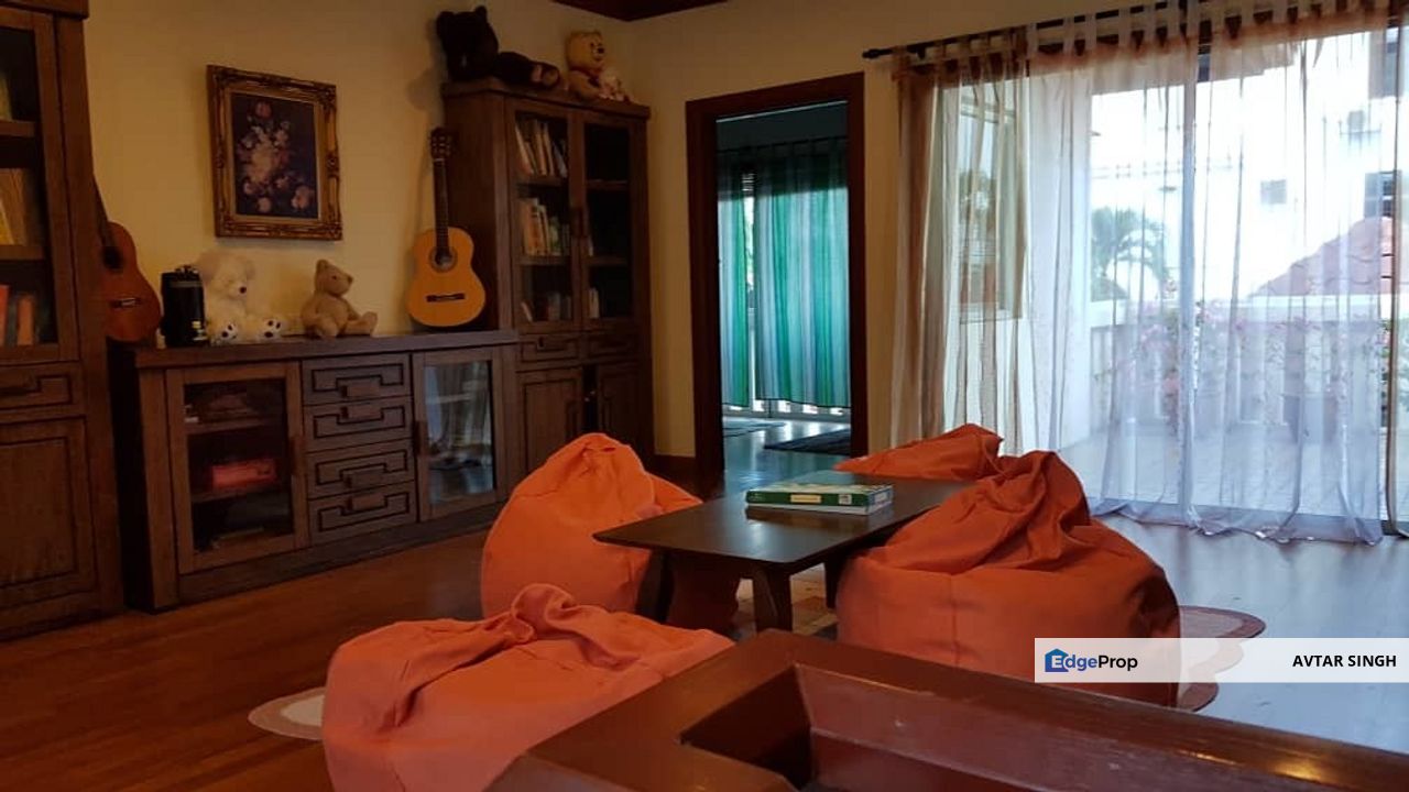 Taman Ampang Utama, Guarded 2 Storey Bungalow, With Swimming Pool For Rent, Selangor, Ampang