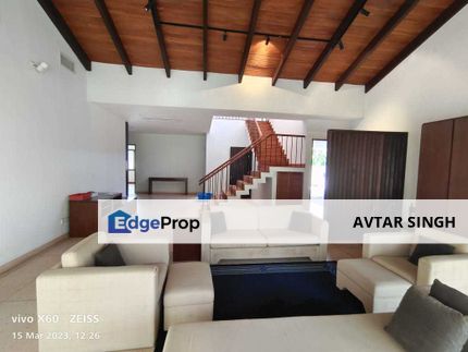 Ukay Heights, Ampang, Spacious & very basic 2 Storey Bungalow, quiet end street with flat garden, Selangor, Ampang