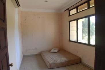 Bukit Merah Laketown Resort