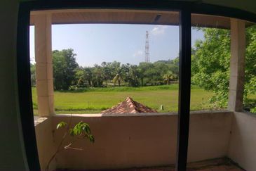 Bukit Merah Laketown Resort