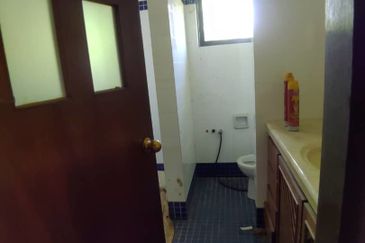 Bukit Merah Laketown Resort